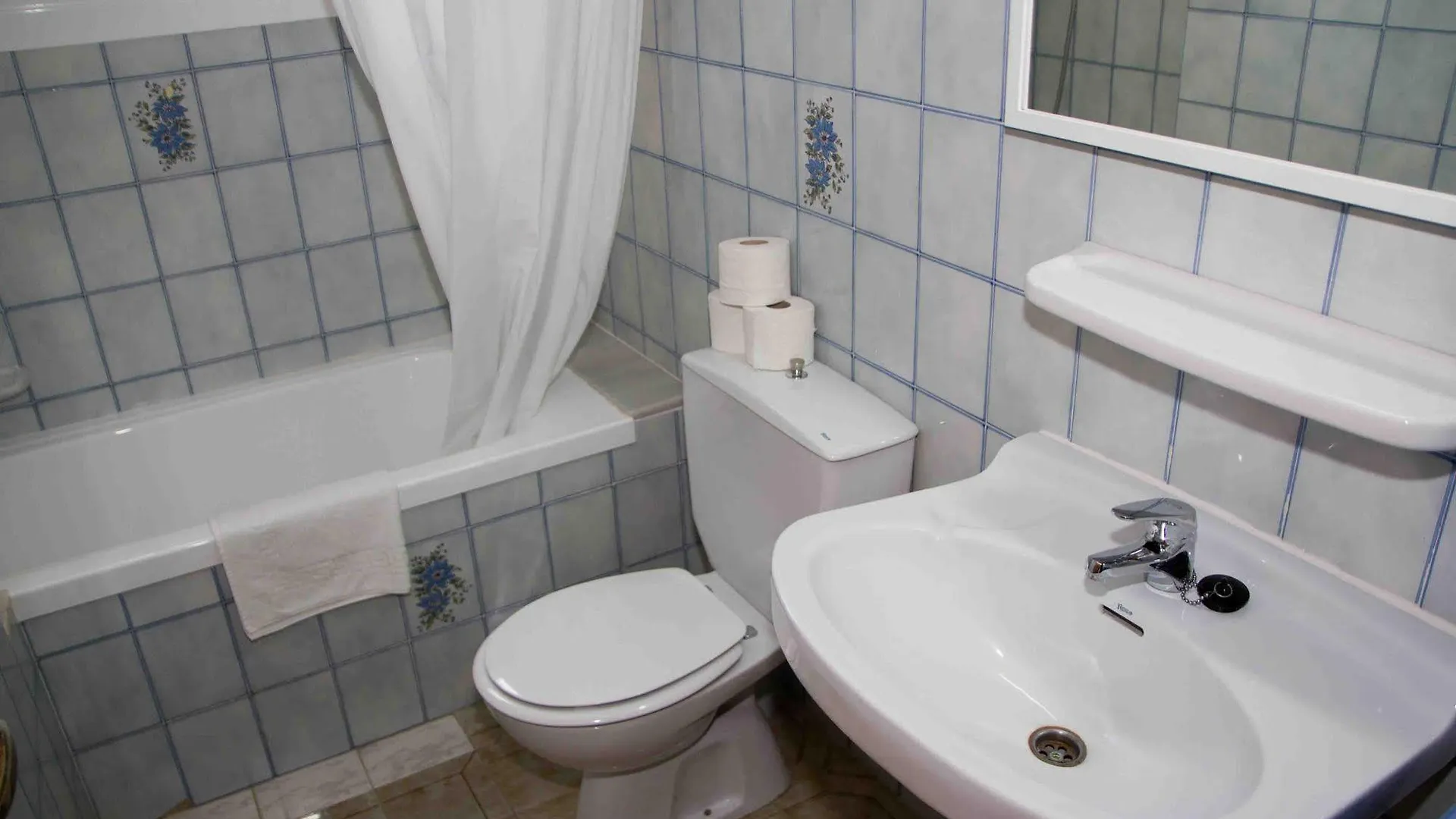 Apts. Charly'S كان بيكافورت فندق